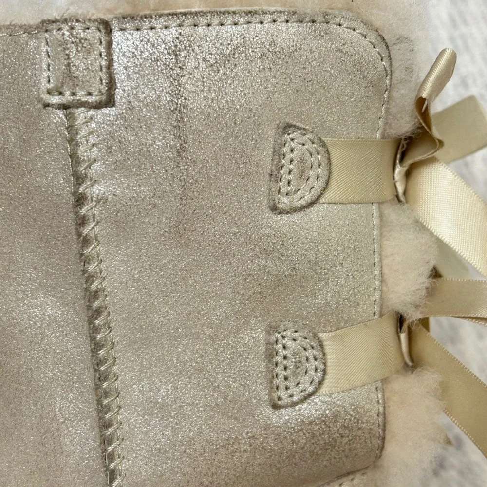 UGG Australia Bailey Bow Shimmer Gold Champagne Boots Size‎ 6